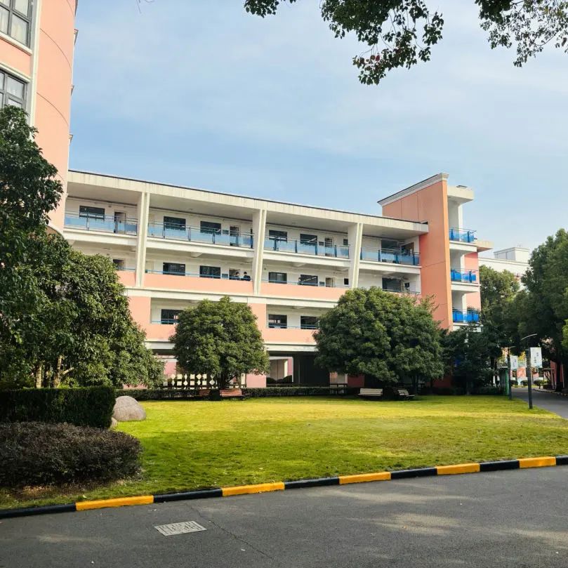 罗斯德上海新和校区.jpg