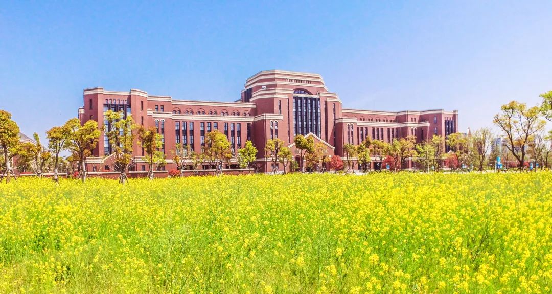 上海建桥国际高中5.jpg