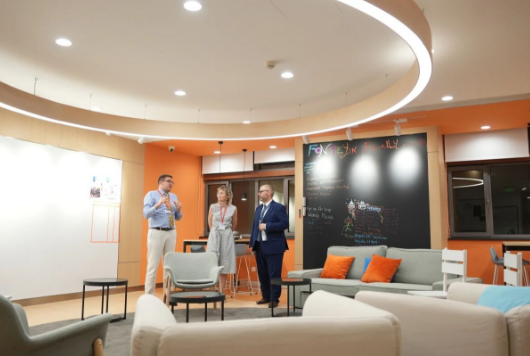 英国威科姆阿贝学校代表团再度到访常州威雅学校