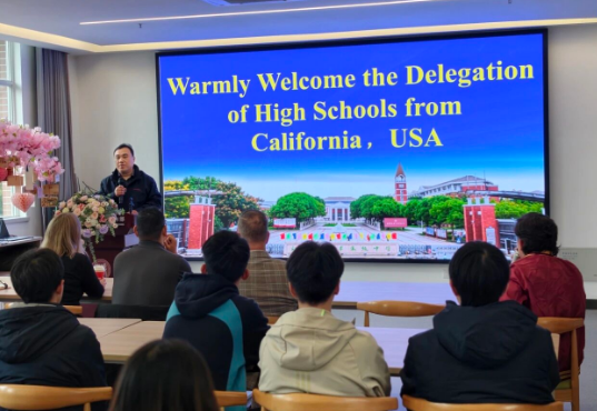 美国加州贾斯汀锡耶纳高中、蒙哥马利主教高中、梅特德伊天主教高中及贝森山中学的教育代表来访梁丰中学国际部